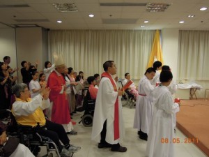 2011_5_8_cardinal_zen_before_altar_at_pope_jp_ii_024